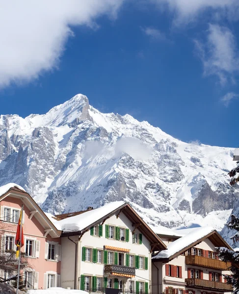 Hotel perto da área de esqui Grindelwald. Alpes suíços no inverno — Fotografia de Stock