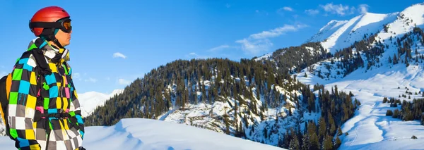 Snowboarder in the snowy mountains. — Stok fotoğraf