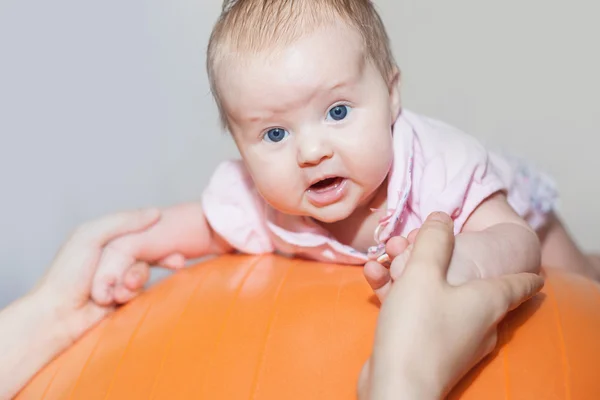 Mom with happy baby doing exercises at gymnastic ball — Stock Photo, Image
