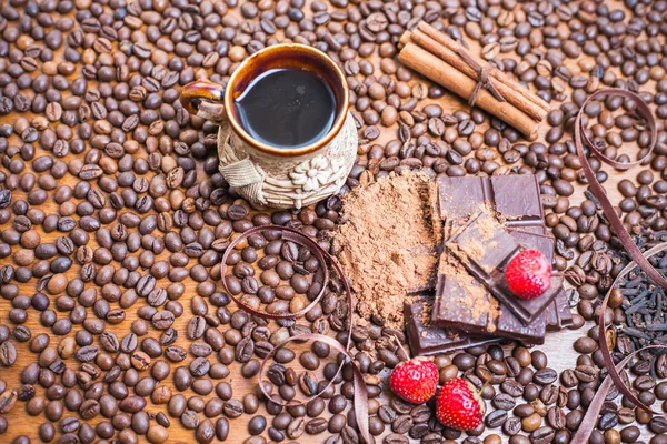 Férias de dia de chocolate - fundo de mesa de madeira de café — Fotografia de Stock