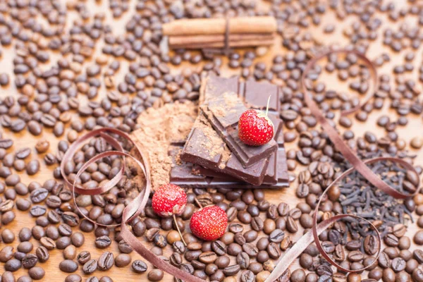 Férias de dia de chocolate - fundo de mesa de madeira de café — Fotografia de Stock