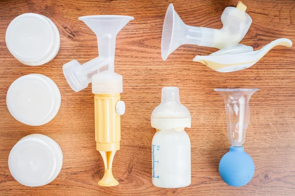 Background of manual, automatic breast pump, baby bottle with milk — ストック写真