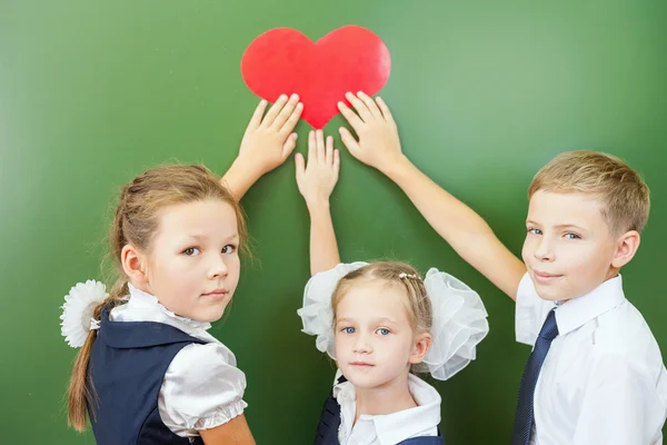 Bienvenue à l'école avec l'amour des petits enfants — Photo