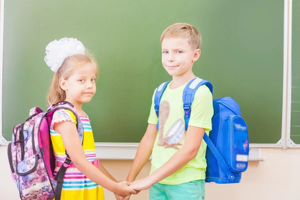 Bienvenue à l'école avec l'amour des petits enfants — Photo