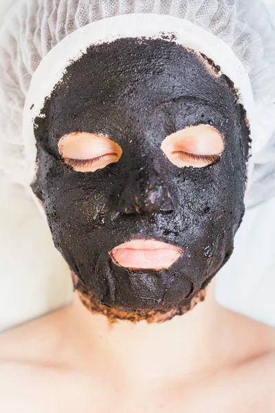 Rejuvenation and skincare in spa salon with mud face mask — Stock Photo, Image