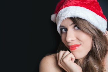 Santa Claus şapka giymiş güzel kadın