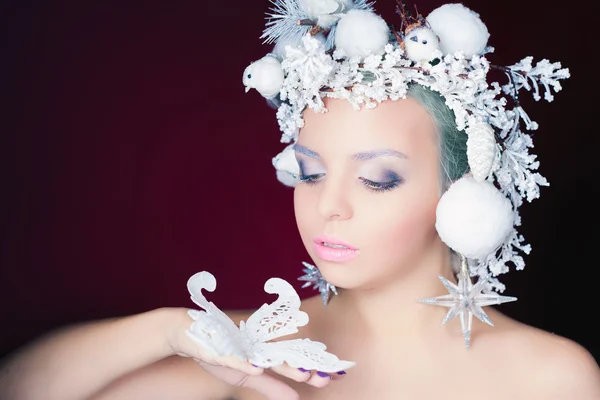 Зимова королева з білою магічною зачіскою — стокове фото