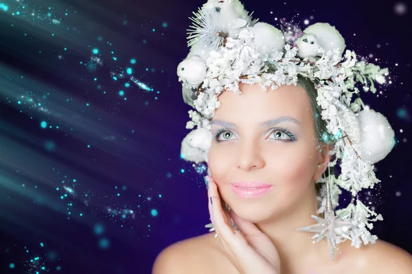 겨울 여왕 흰색 마법의 헤어스타일 및 뷰티 메이크업 — 스톡 사진