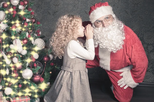 Little girl talk to Santa Claus wishlist, gifts, Christmas night — Stock Photo, Image