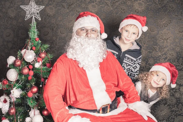 Funny family, happy kids and Santa Claus — Stock Photo, Image