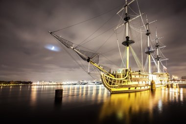 Saint Petersburg, neva tarafından yüzen adlı restoran Fırkateyn