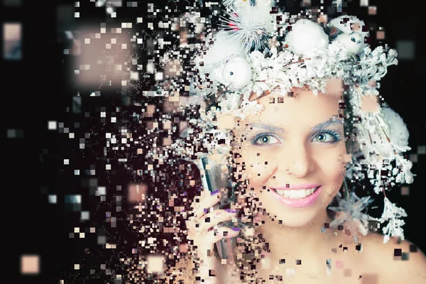 휴대 전화를 사용 하 여 흰색 마법의 헤어스타일 함께 겨울 퀸 — 스톡 사진