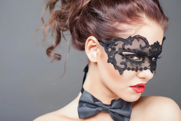 Sexy vrouw met carnaval masker — Stockfoto