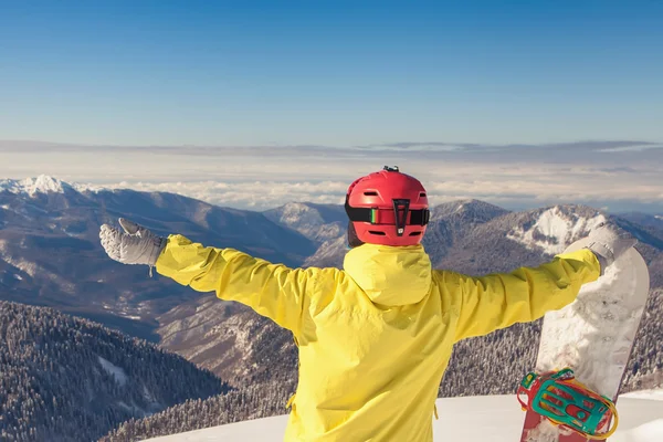 Avontuur aan wintersport. Snowboarder meisje — Stockfoto
