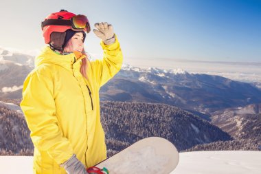 Snowboard kız arka planda yüksek dağın Alpler, İsviçre