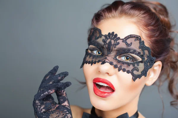 Sexy kobieta z maski karnawałowe — Zdjęcie stockowe