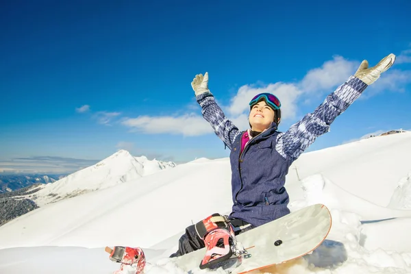 Aventura para o esporte de inverno. Menina snowboarder — Fotografia de Stock