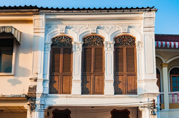 Eski evlerde Thalng Phuket eski tarihi bir yol üzerinde baslïyordu