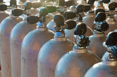 Tüplü Dalış hava tankları hattı, yumuşak odak ile alevlendi görüntü