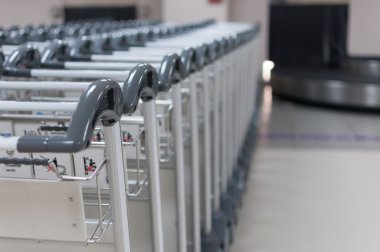 Gre ile havaalanında tramvay hattının yığını Seçici odak