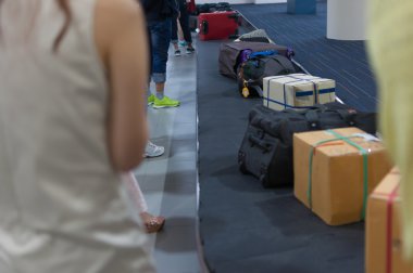 Bagaj ve aidiyet ve ar iddia için bekleyenler