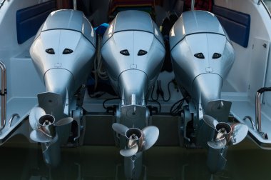 Tekne motorları nağme yukarıya