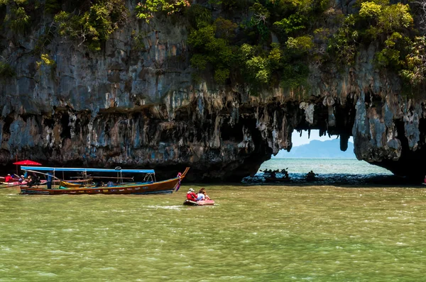 Mağaranın içinden Tay lagün'Phang nga Körfezi, Kano