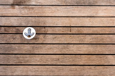 Kanca ile yaşlı ahşap güverte tekne