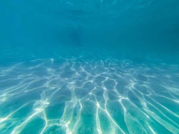 Sualtı kumları ve doğal ışık ile