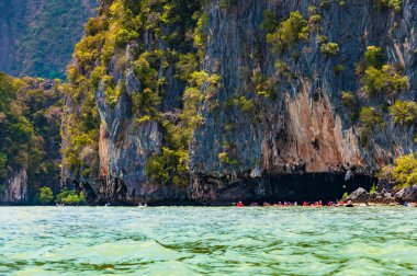Büyük kireçtaşı rock Mağarası ve Phang nga Kano turizm ile