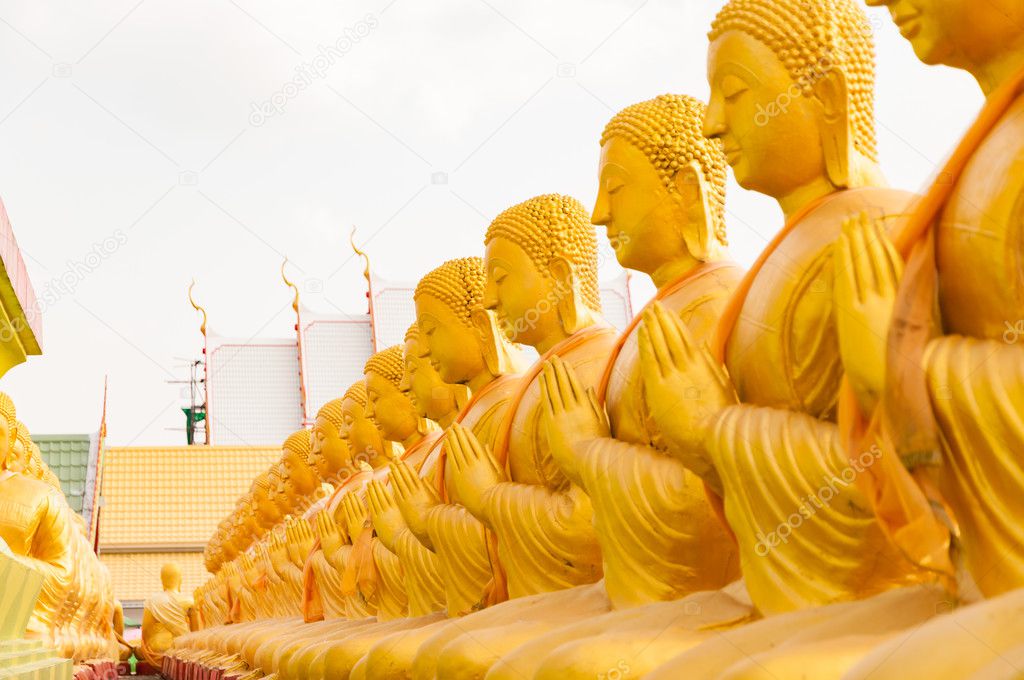 Row of golden bhudda statue meditation in Thailand