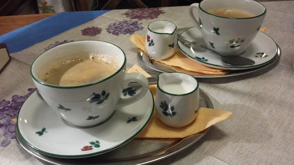Uma Xícara Café Quente Com Leite Quente — Fotografia de Stock