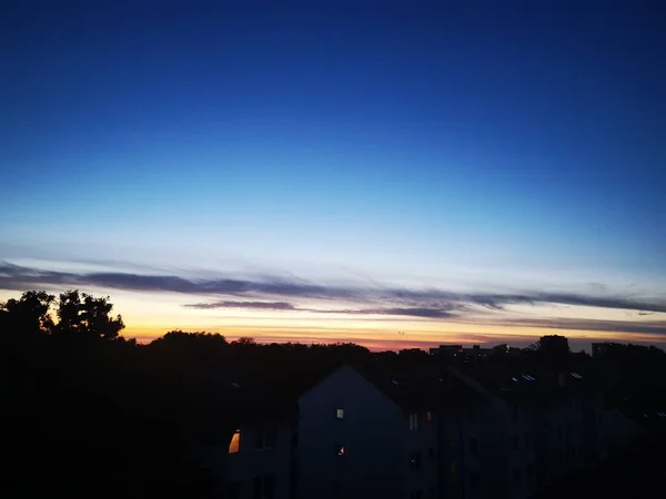 Голубое Небо Облаками Центральной Европе — стоковое фото
