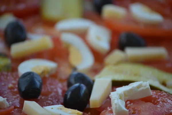 Pomodori Fette Con Formaggio Olive Cetriolo Uova Fetta Con Sale — Foto Stock