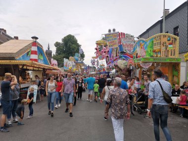 Ruhr bölgesindeki ünlü Cranger Kirmes, Almanya 'da 06.08.2019 Luna parkı.