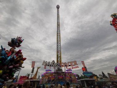 Ruhr bölgesindeki ünlü Cranger Kirmes, Almanya 'da 06.08.2019 Luna parkı.