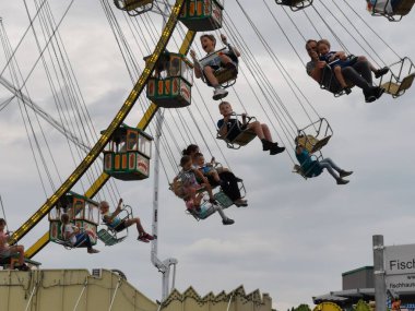 Ruhr bölgesindeki ünlü Cranger Kirmes, Almanya 'da 06.08.2019 Luna parkı.