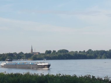 Ren, Avrupa 'daki en önemli ulaşım akışıdır.