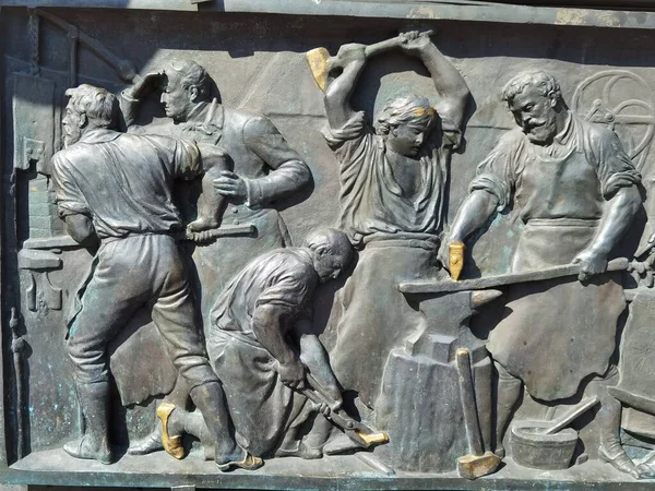 Tarihte bakır üzerine resmedilen önemli anlar