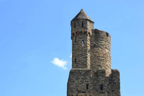 Bina ya da gözetleme kulesi rokete benziyor.