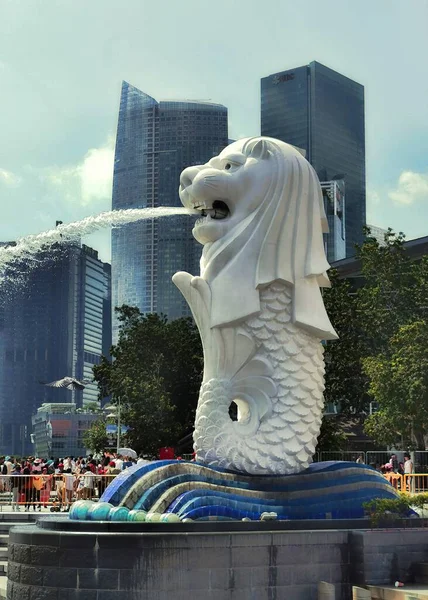 Singapur Diciembre 2019 Fuente Merlion Frente Hotel Marina Bay Sands — Foto de Stock