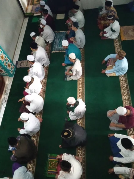 Umat Muslim Berdoa Masjid — Stok Foto