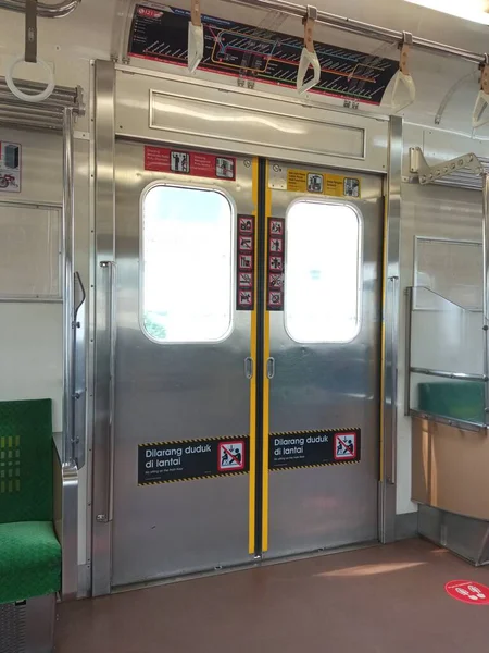 Portes Automatiques Entrée Sortie Des Trains Électriques Pour Passagers — Photo