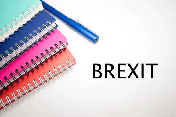 Brexit kavramı - Brexit word üzerinde beyaz bac izole defter ile
