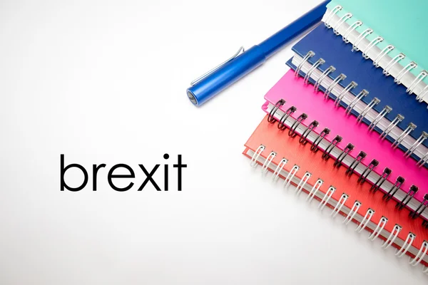 Brexit kavramı - Brexit word üzerinde beyaz bac izole defter ile