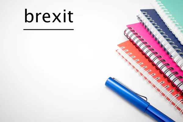 Brexit kavramı - Brexit word üzerinde beyaz bac izole defter ile