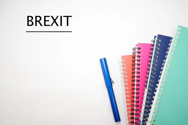 Brexit kavramı - Brexit word üzerinde beyaz bac izole defter ile