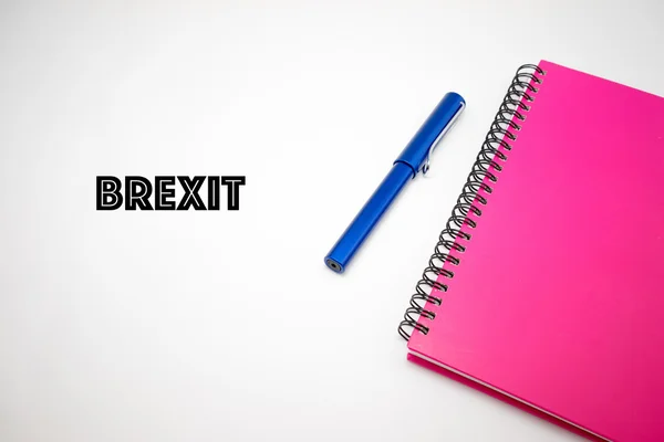 Brexit 概念-Brexit 词用在笔记本电脑上白色 bac 孤立 — 图库照片