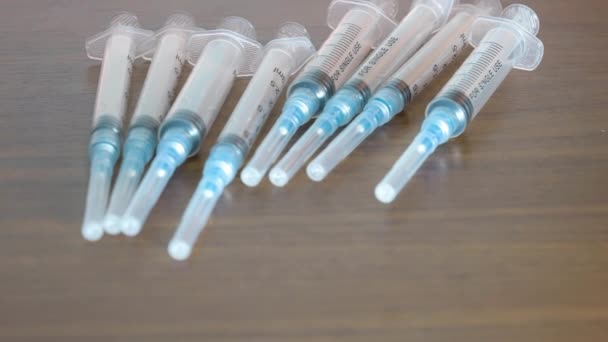 Roll Cinematic Panning Macro Shot Needle Vaccine Shot Panning Slider — Stock Video