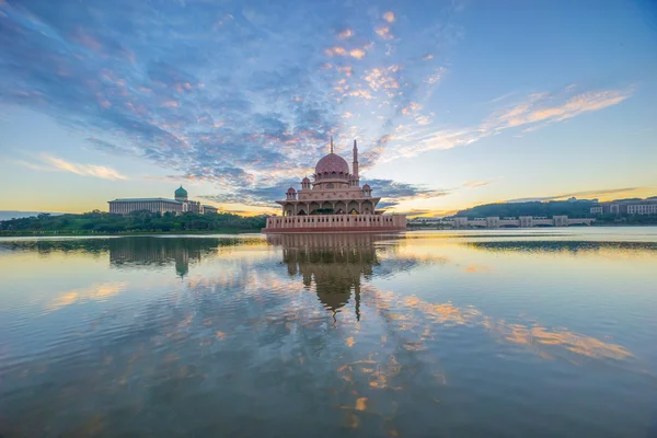 Putra Camii, Putrajaya güneş doğarken